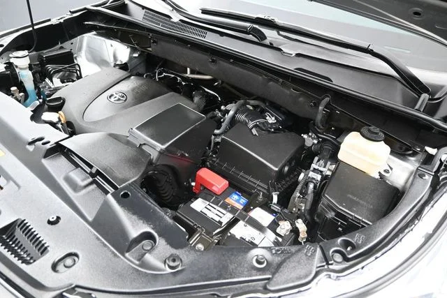 Used 2017 Silver Toyota XLE image 45