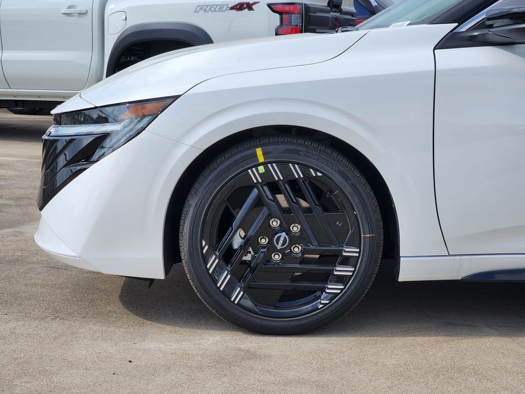New 2026 Aspen White TriCoat / Super Black Two-tone Nissan SR image 9