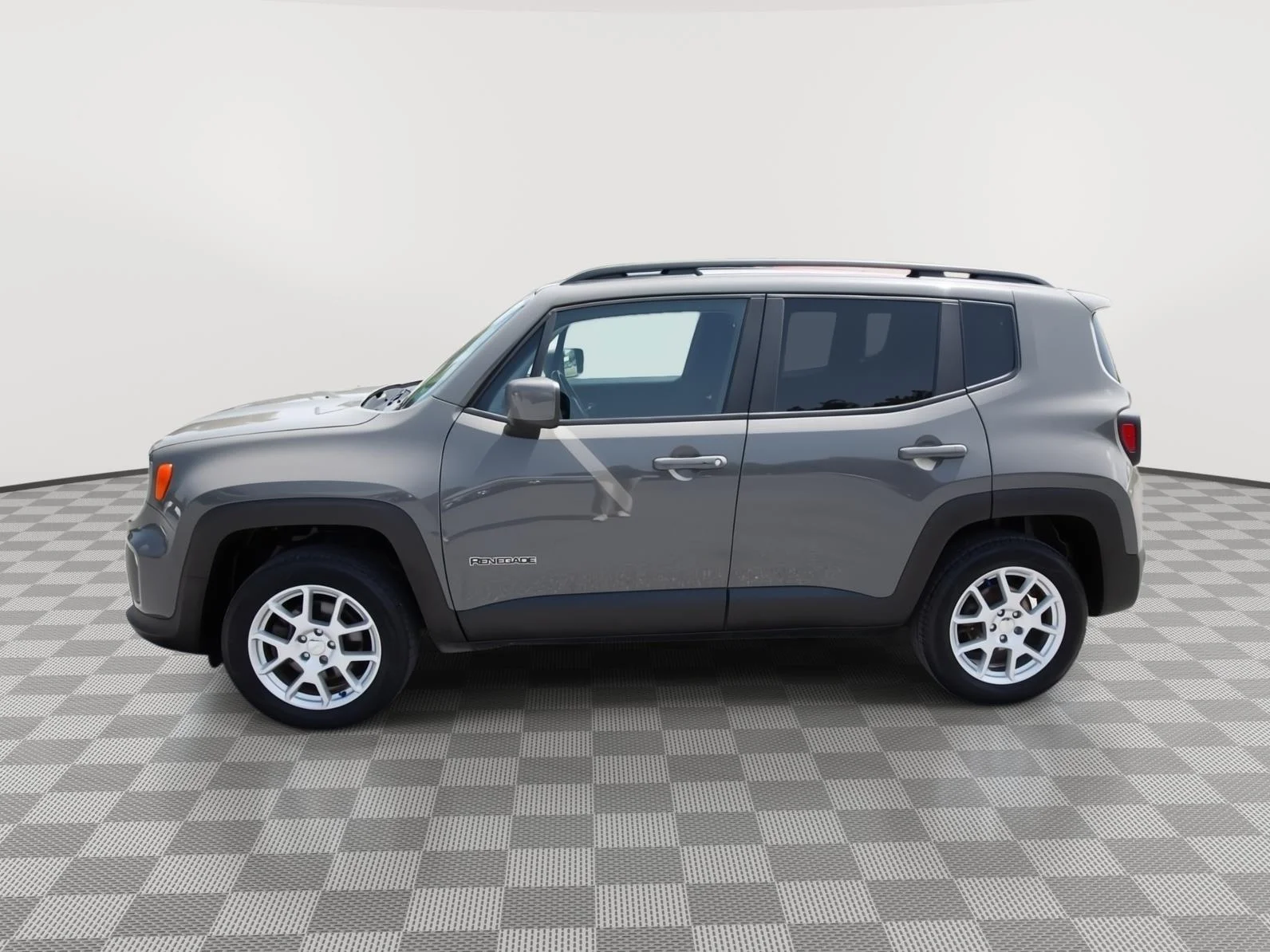 Used 2021 Graphite Gray Jeep Latitude image 8