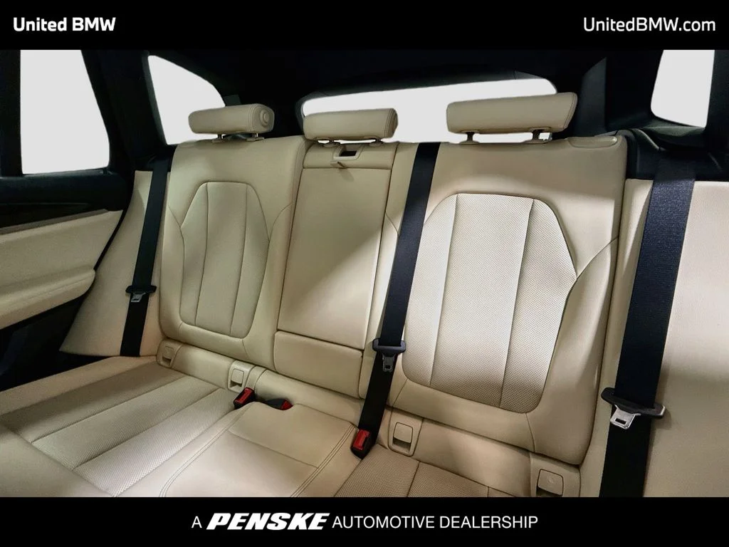 Used 2024 Alpine White BMW sDrive30i image 20