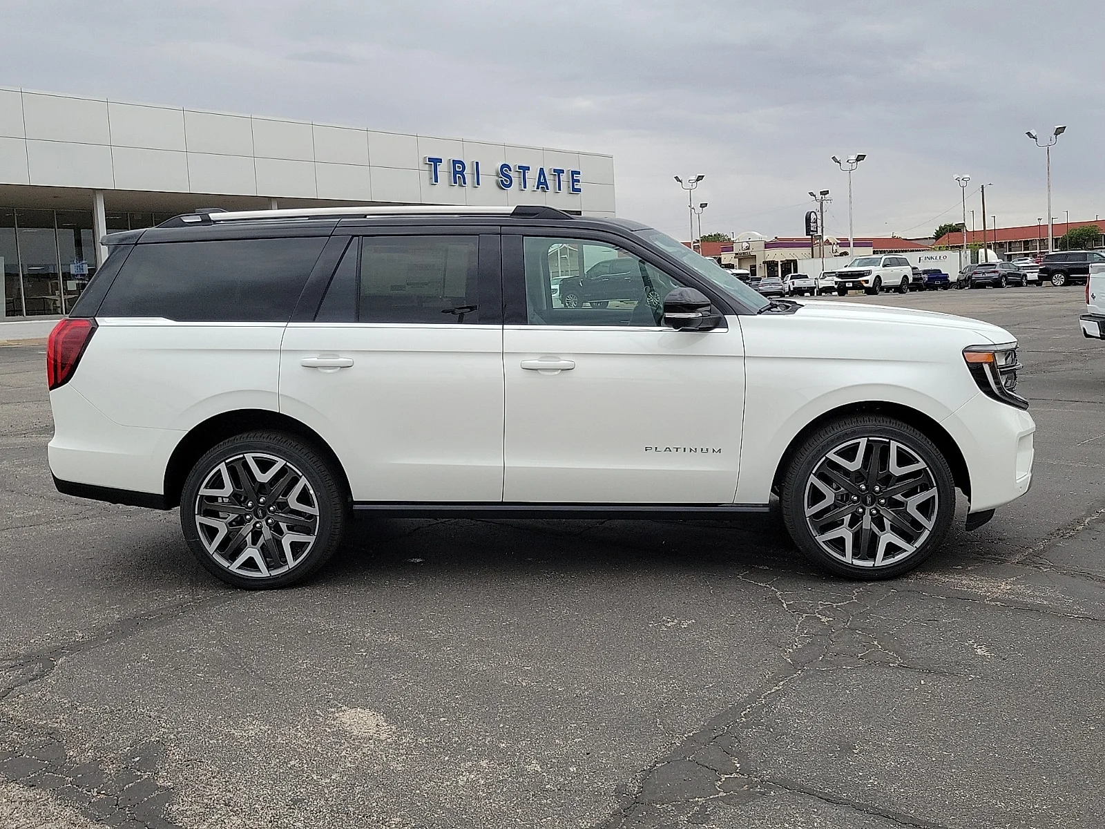 New 2026 Star White Metallic Tri-Coat Ford Platinum&reg; image 5