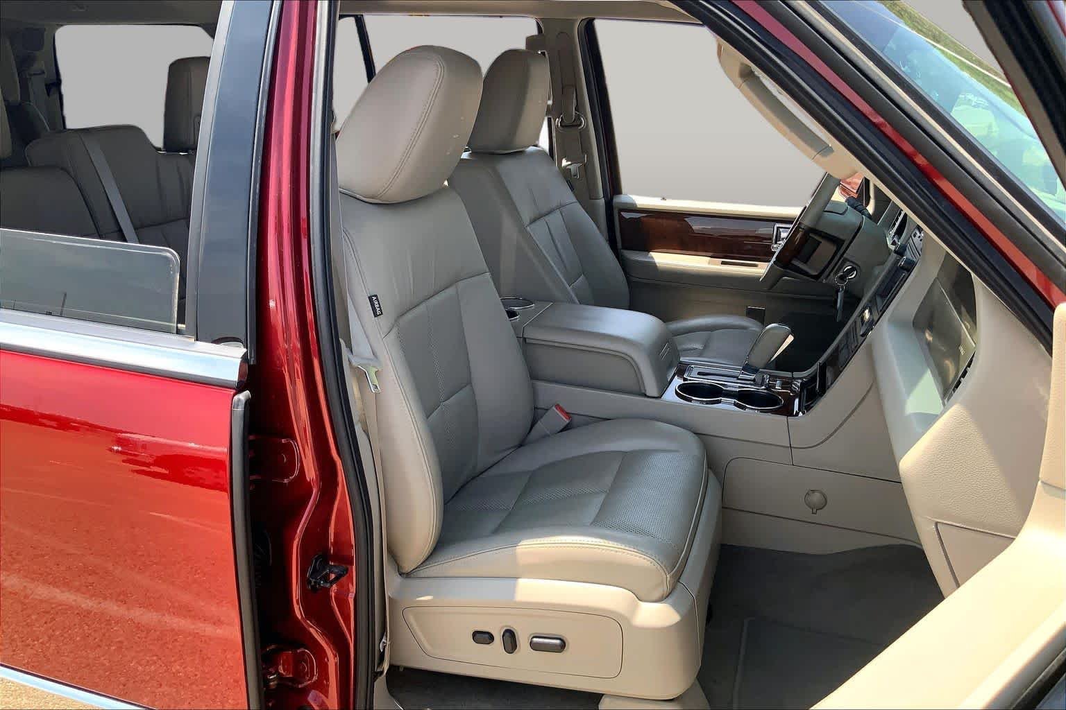 Used 2013 Ruby Red Metallic Tinted Clearcoat Lincoln  image 8