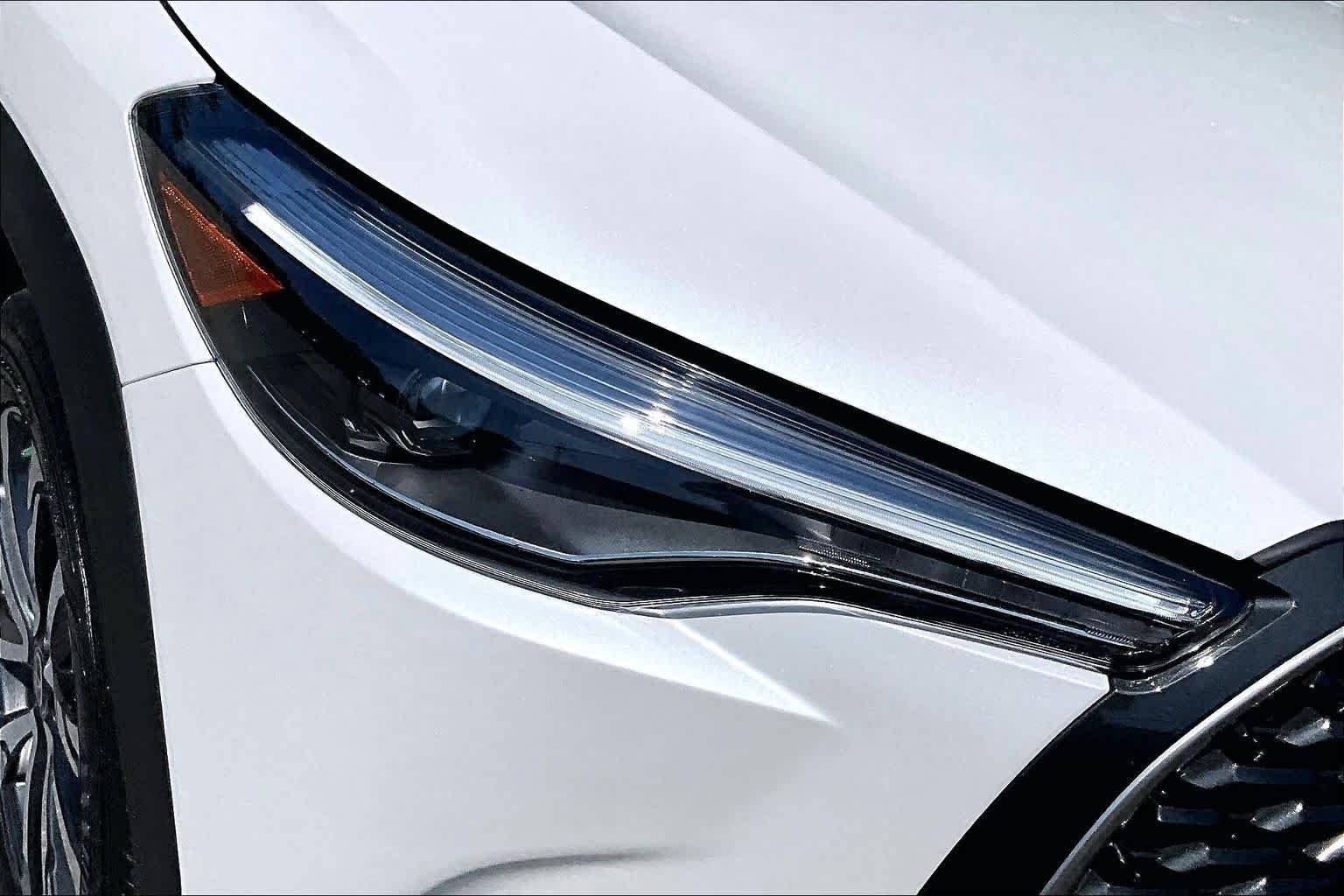 Used 2023 Wind Chill Pearl Toyota XLE image 28
