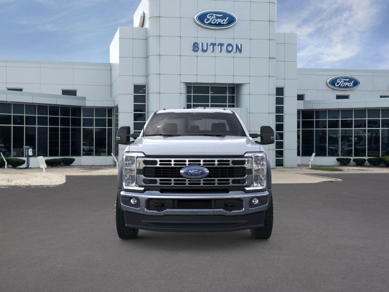 New 2025 Oxford White Ford F-550® XL image 28