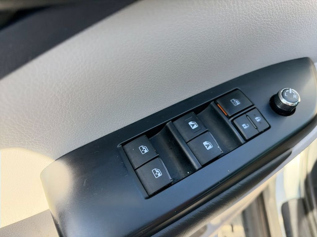 Used 2019 Silver Toyota XLE image 16