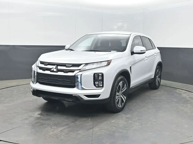 New 2026 White Mitsubishi 2.0 SE image 2