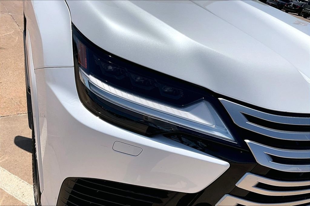 Used 2024 White Lexus 600 Luxury image 29