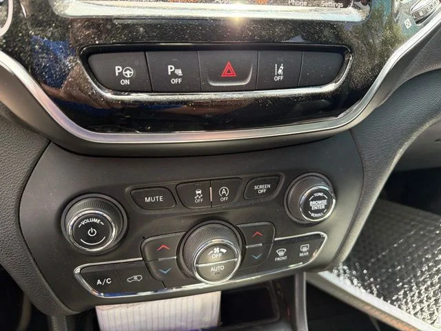 Used 2019 Red Jeep Limited image 17