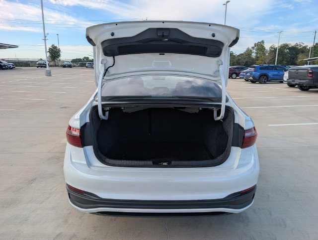 Used 2022 White Volkswagen 1.5T SE image 29