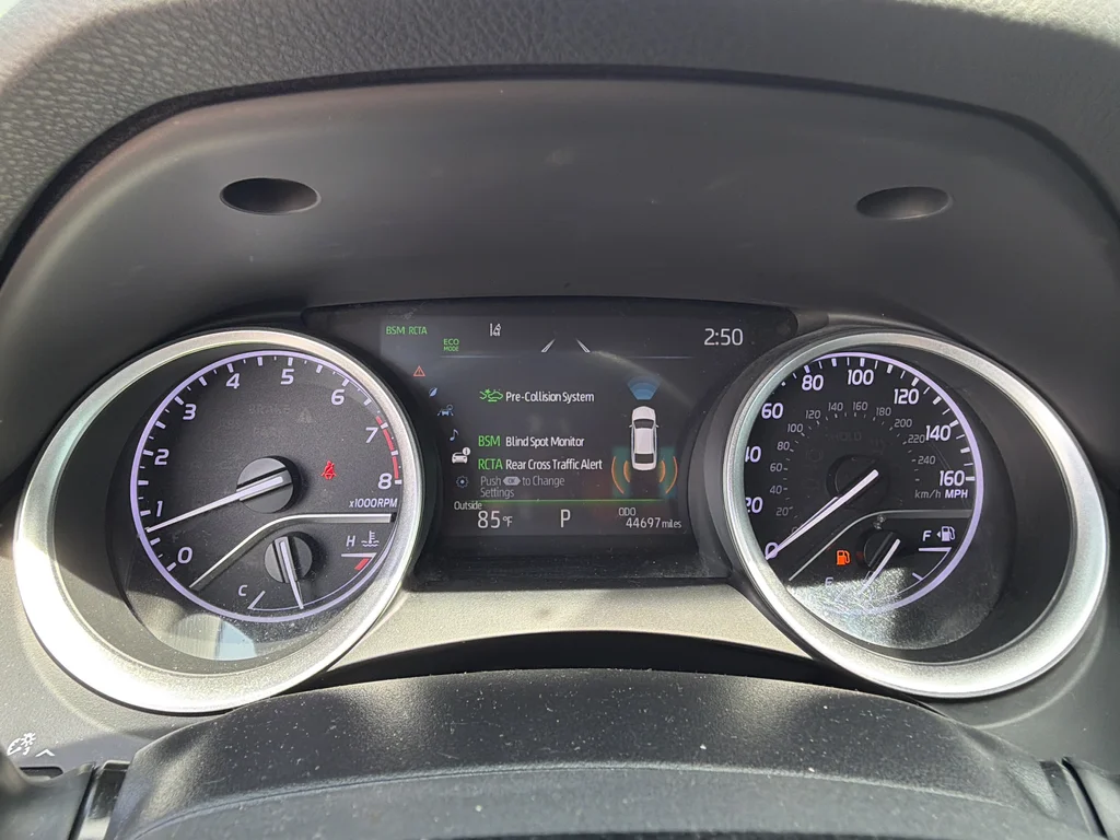 Used 2022 Silver Toyota XLE image 11