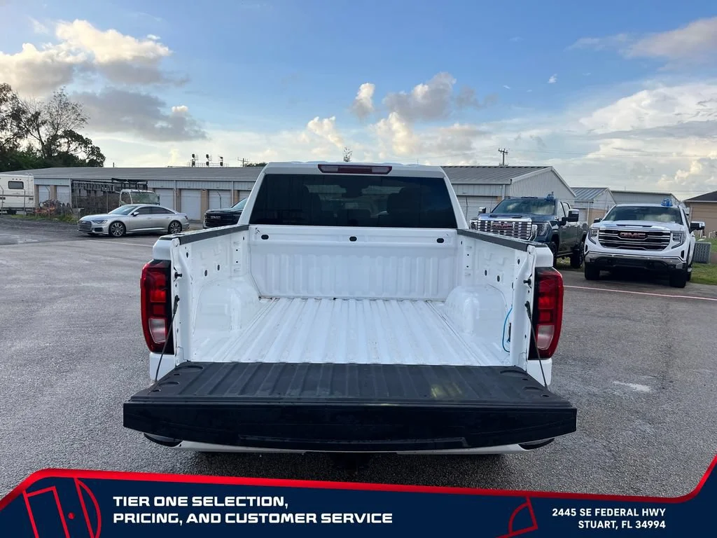 Used 2024 Summit White GMC Elevation image 10