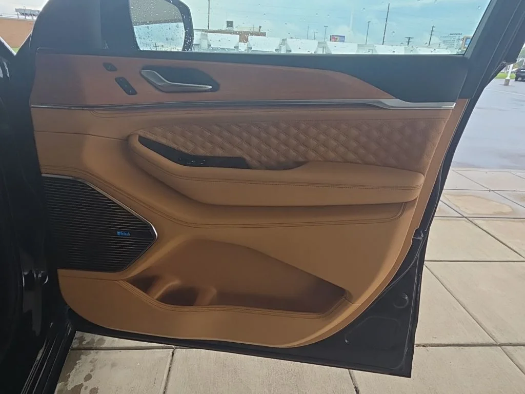 Used 2023 Black Jeep Summit image 17
