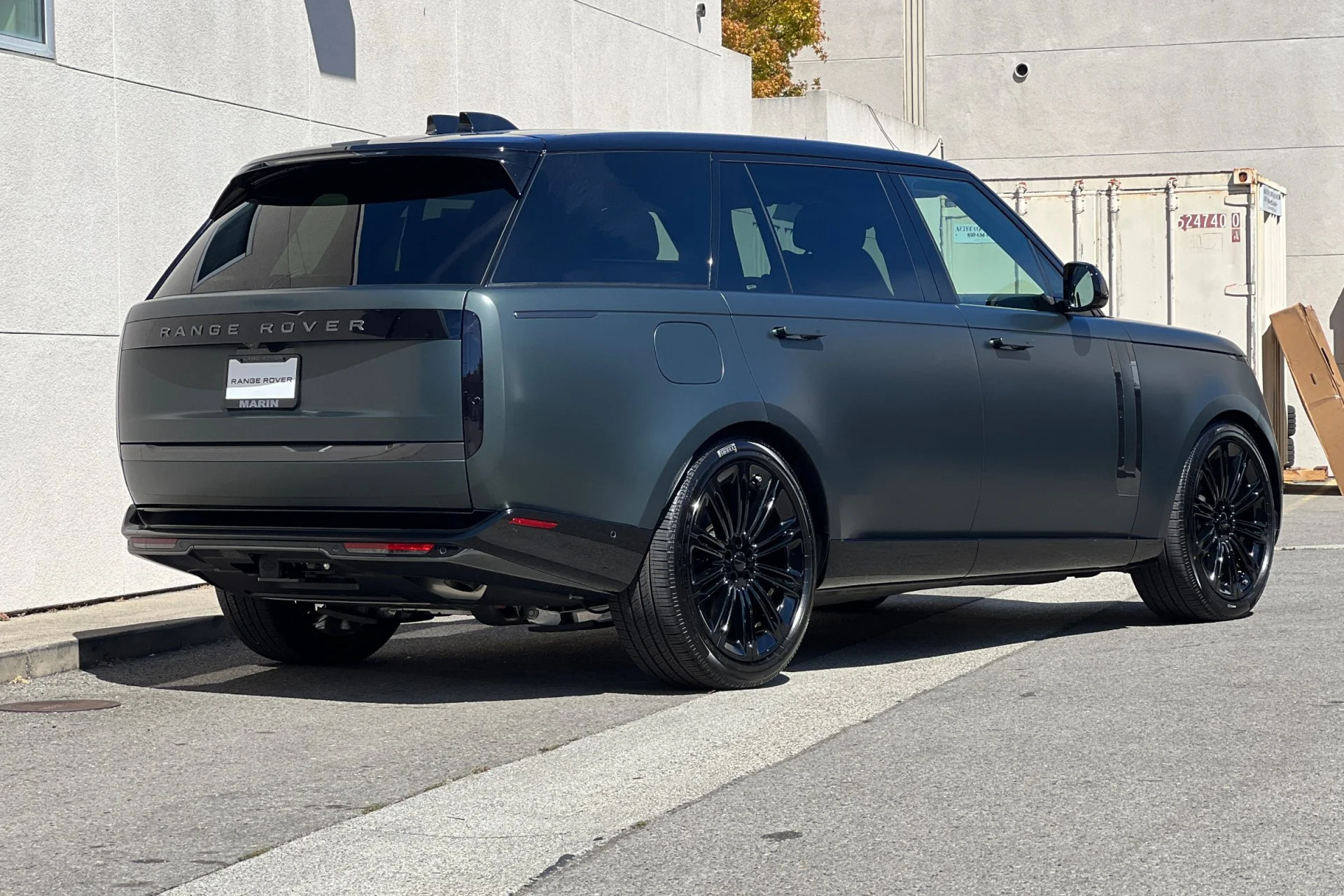 New 2026 Belgravia Green Land Rover SE image 2