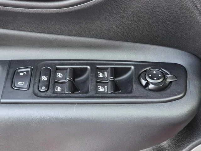 Used 2023 Red Jeep Latitude image 29