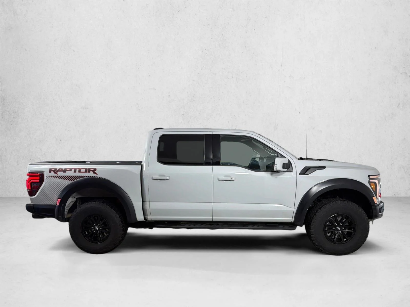 Used 2024 Gray Ford Raptor image 4