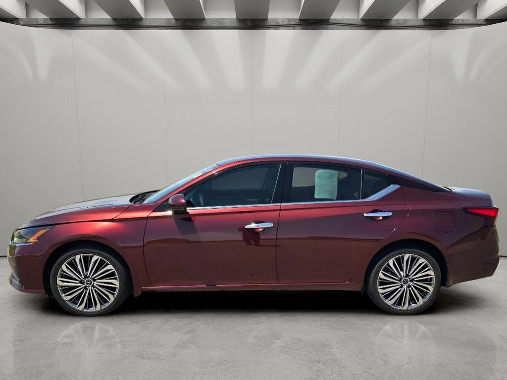 Used 2023 Garnet Pearl Metallic Nissan 2.5 SL image 2