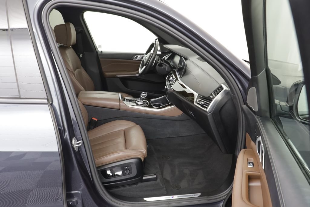 Used 2019 Arctic Gray Metallic BMW xDrive50i image 21