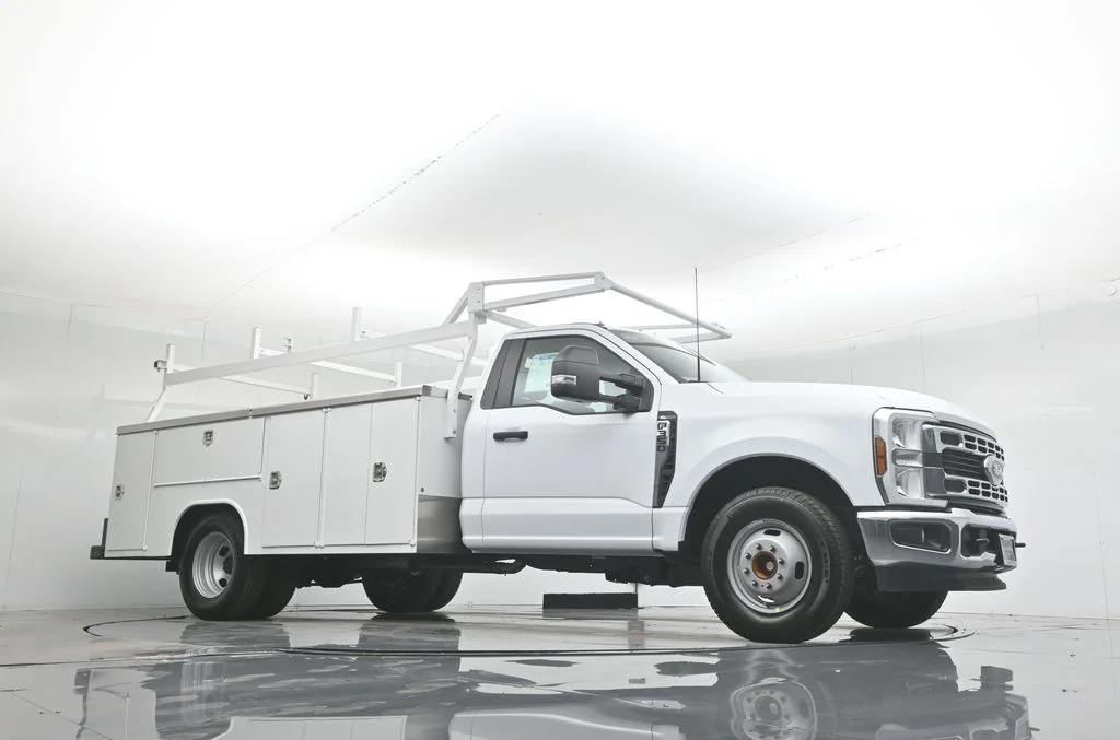 New 2026 Oxford White Ford XL image 3