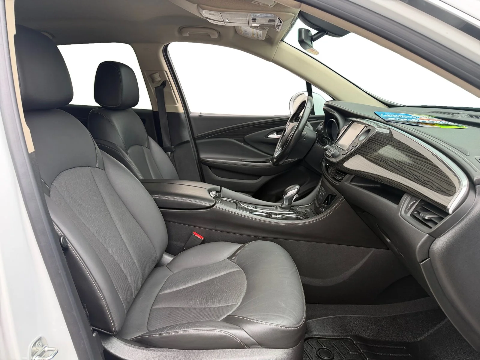 Used 2017 Summit White Buick Essence image 28