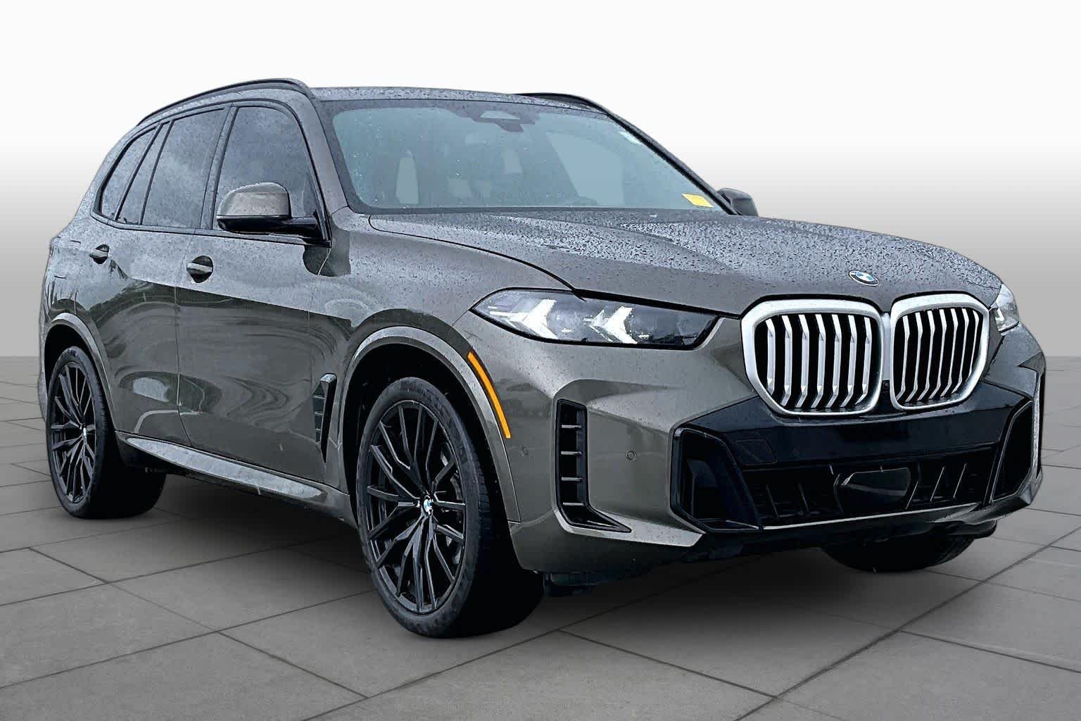 Used 2024 Manhattan Green Metallic BMW sDrive40i image 3