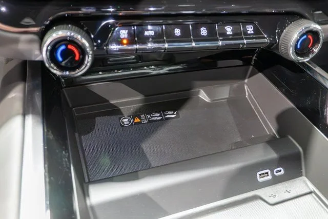 New 2026 Black Chevrolet High Country image 30