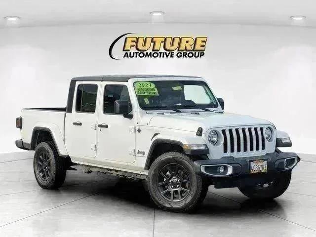 2023 Jeep Gladiator Overland's photo