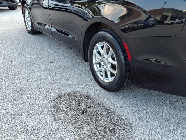 Used 2025  Chrysler Select image 24