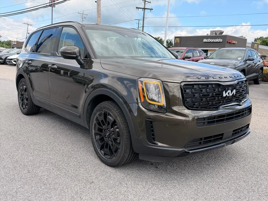 Used 2022 Green Kia EX image 16