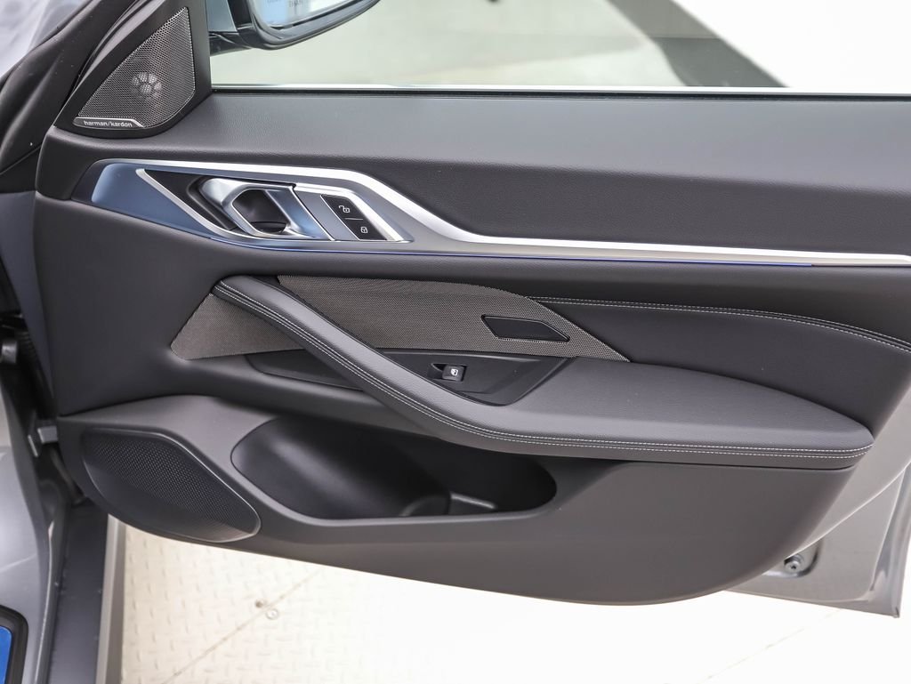 2025 BMW i4 40 - Photo 28
