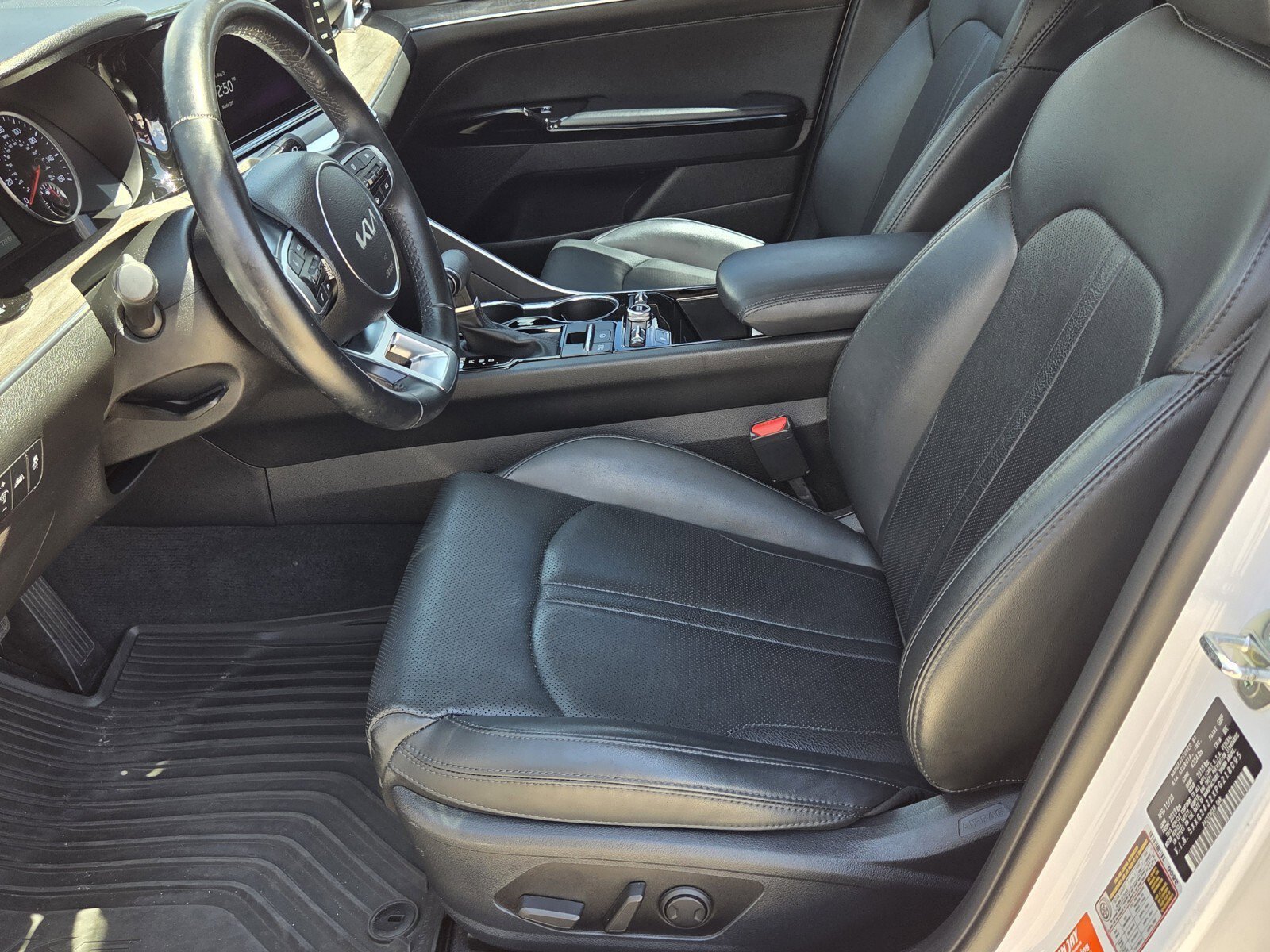 Used 2023 Glacial White Pearl Kia EX image 3