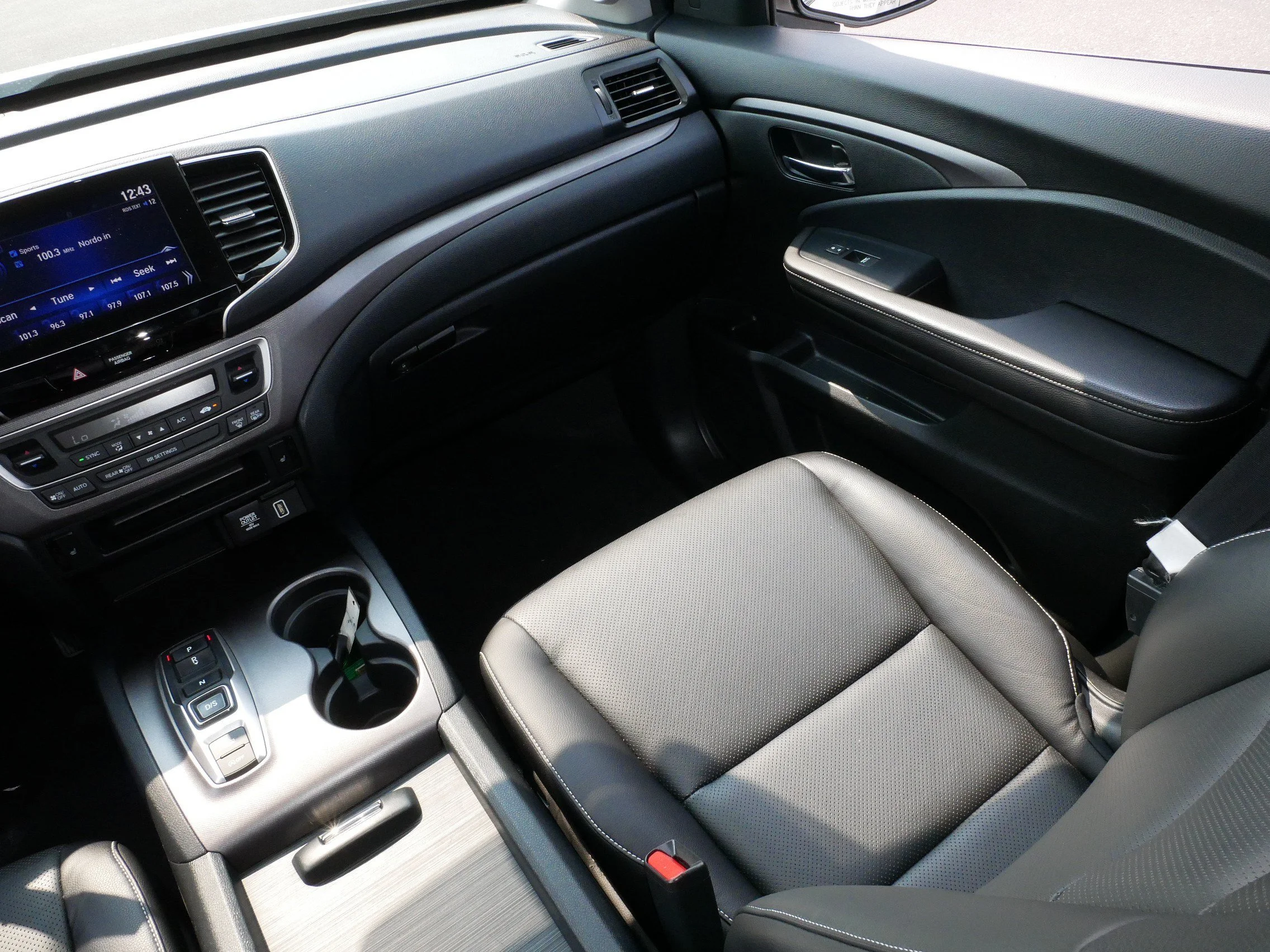 Used 2023 Platinum White Pearl Honda RTL image 11