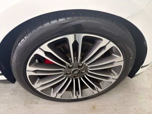 Certified Used 2024 Fuji White Land Rover Dynamic SE image 22