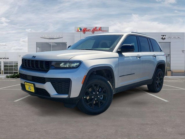 2026 Jeep Grand Cherokee Laredo Altitude