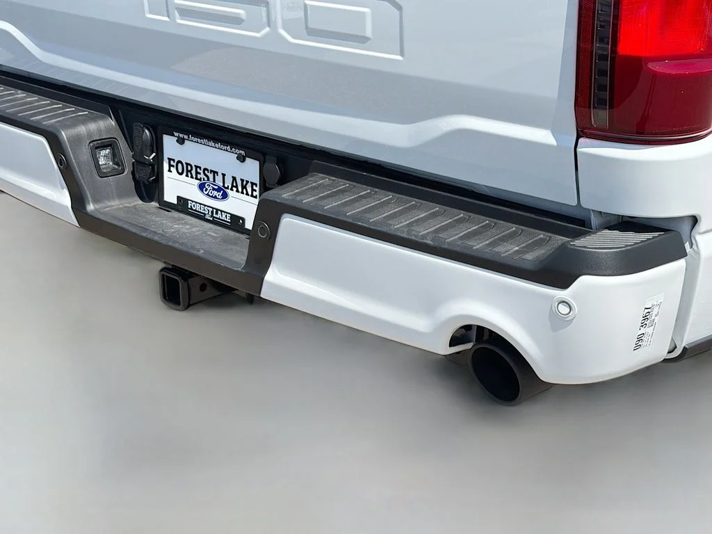 New 2026 Oxford White Ford XLT image 7