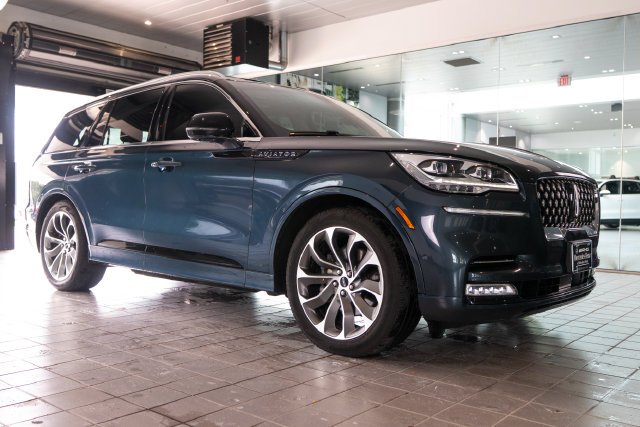 Used 2022 Blue Lincoln Grand Touring image 1