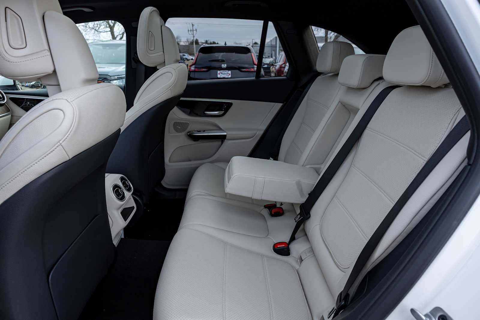 New 2026 Polar White Mercedes-Benz GLC 300 image 22