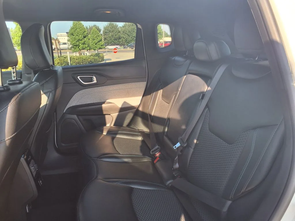 Used 2025 White Jeep Latitude image 17