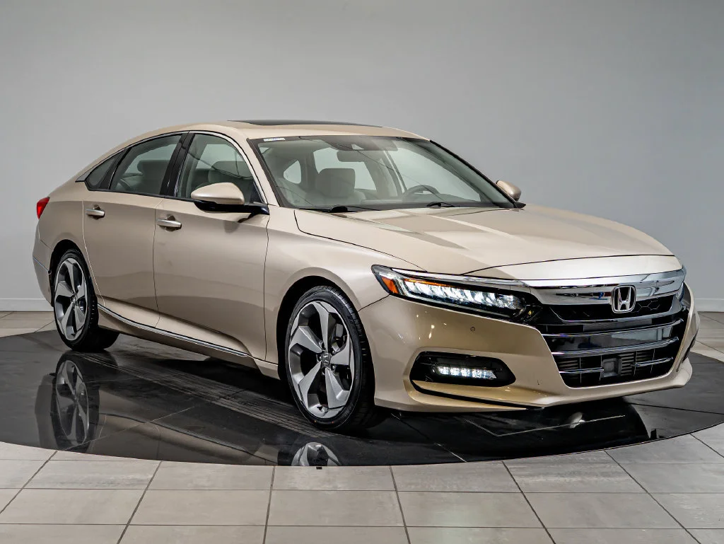 Used 2018 Gold Honda Touring image 3