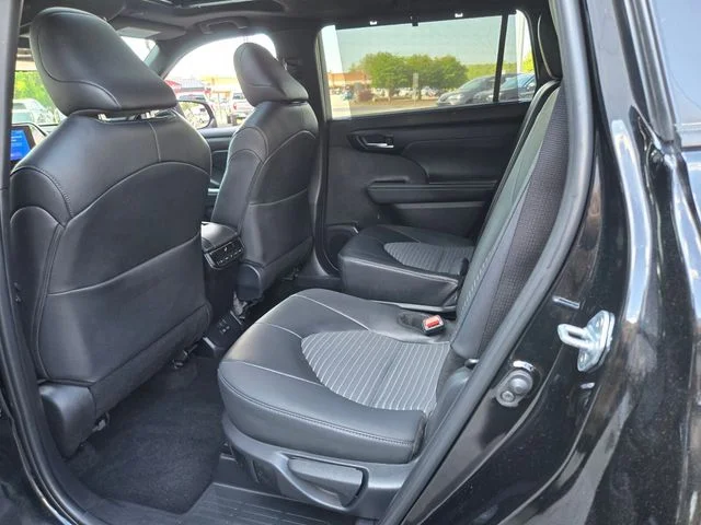 2025 Toyota Highlander XSE - Photo 14