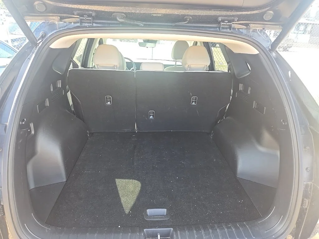 Used 2025 Black Hyundai SEL image 3