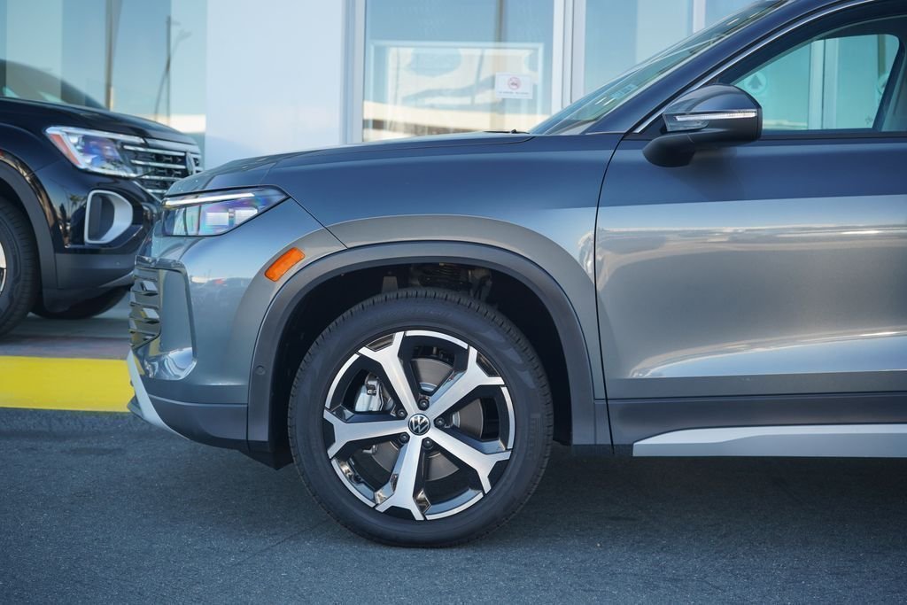 2025 Volkswagen Tiguan SE - Photo 2