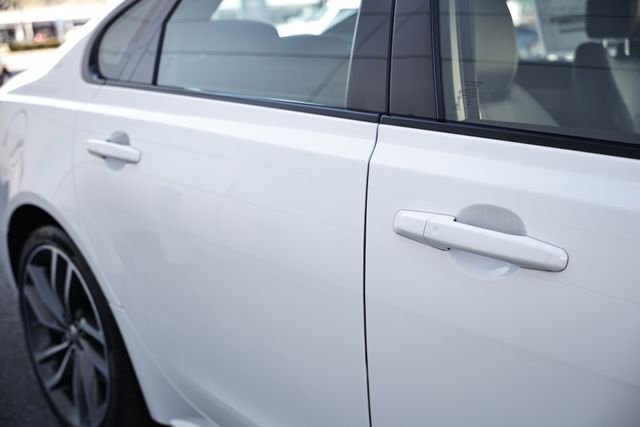 New 2024 Fuji White JAGUAR P300 R-DYNAMIC SE AWD image 14