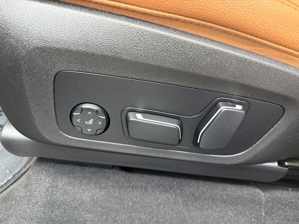 Used 2024 Phytonic Blue Metallic BMW xDrive30i image 23