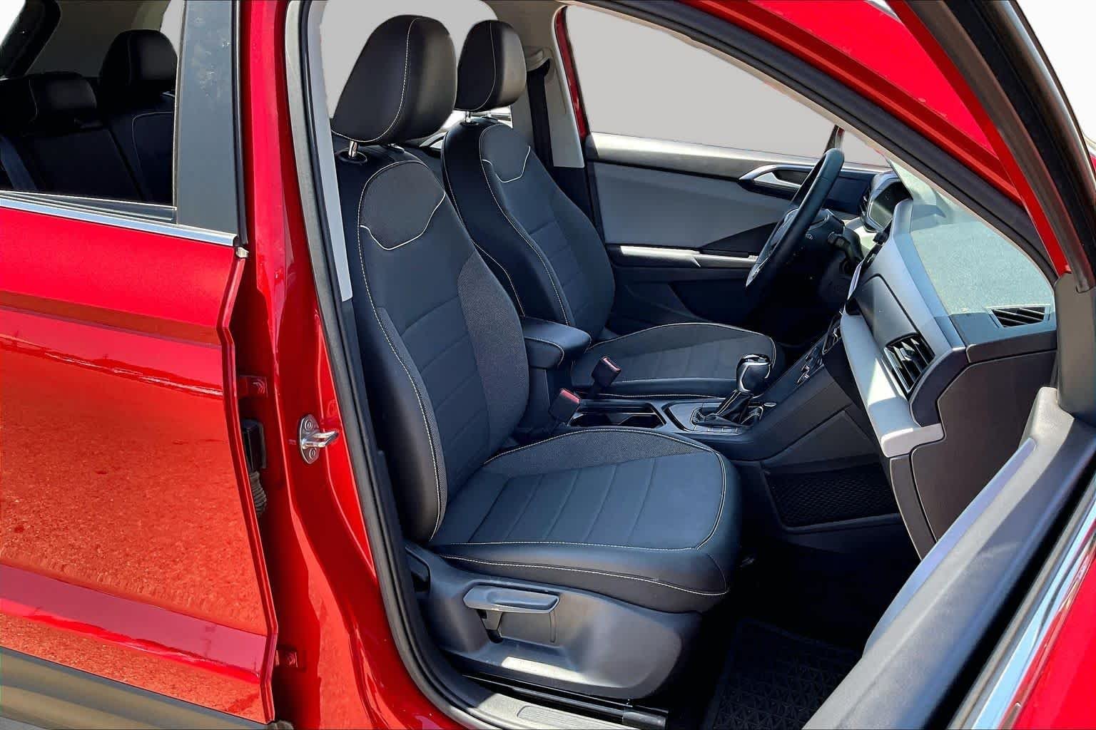 Used 2023 Kings Red Metallic Volkswagen SE image 9