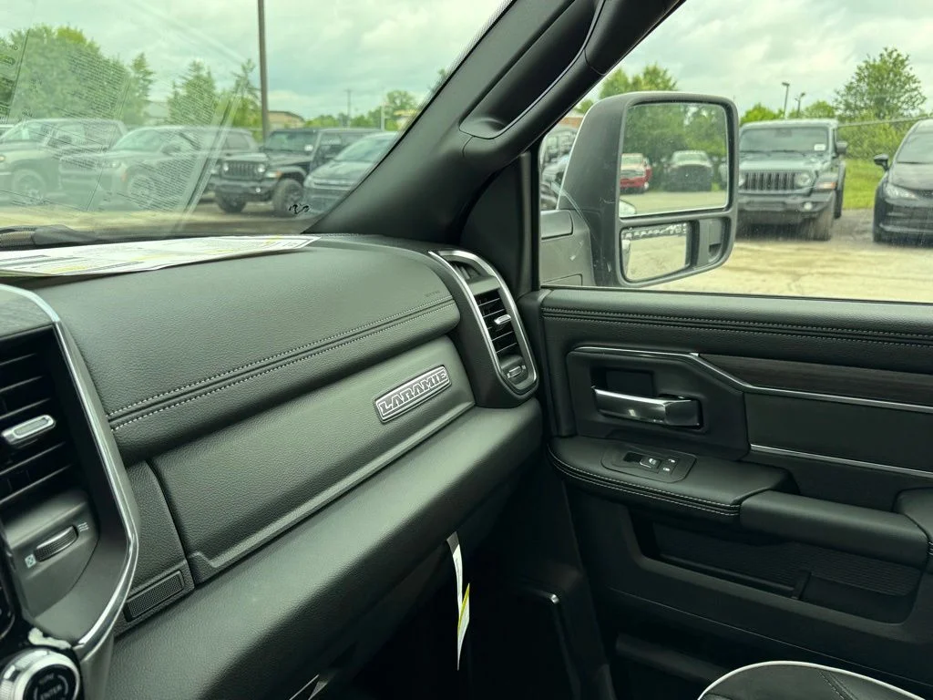 New 2026 Diamond Black Crystal Pearl-Coat Exterior Paint RAM Laramie image 22