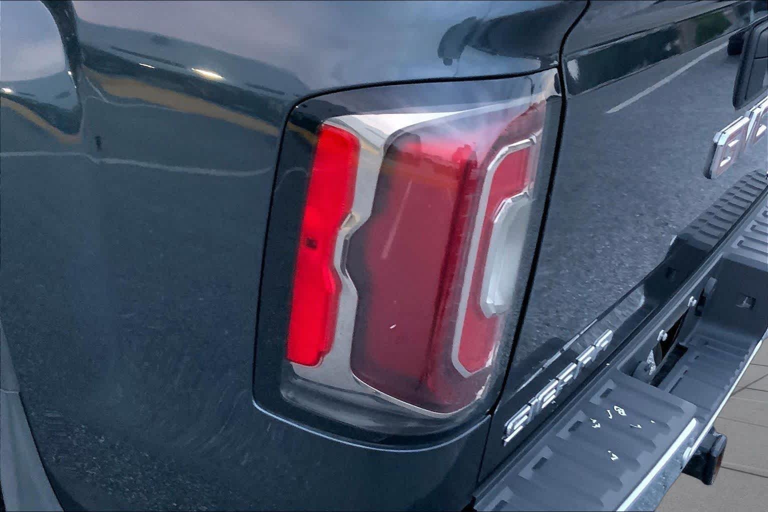 Used 2018 Dark Slate Metallic GMC SLT image 27