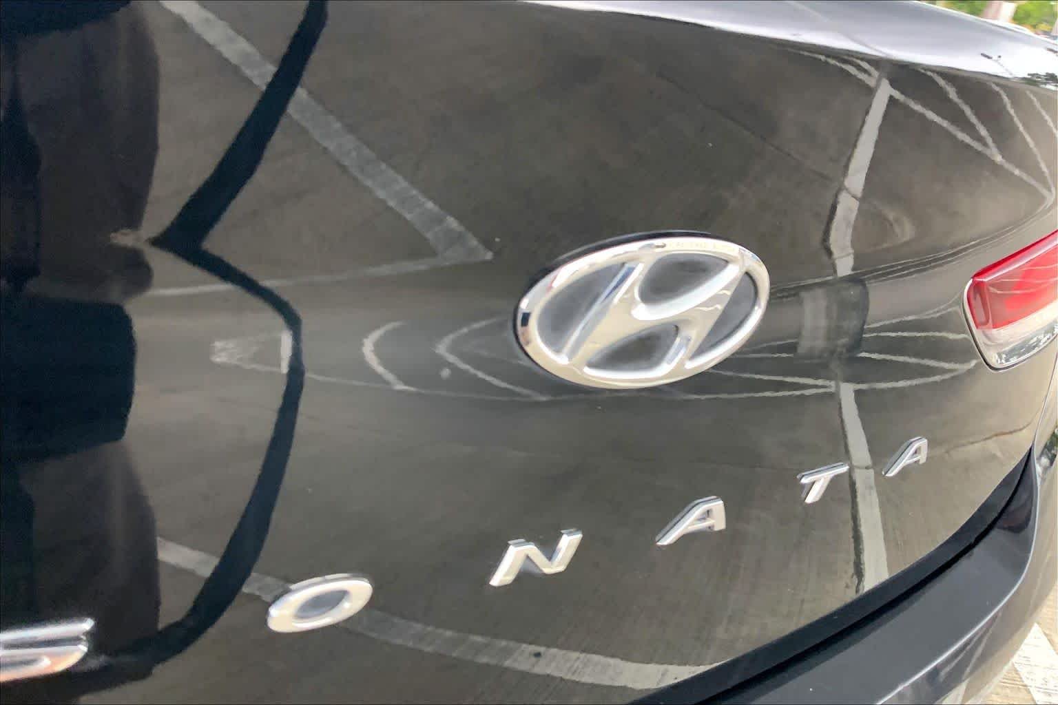 Used 2019 Phantom Black Hyundai SE image 30
