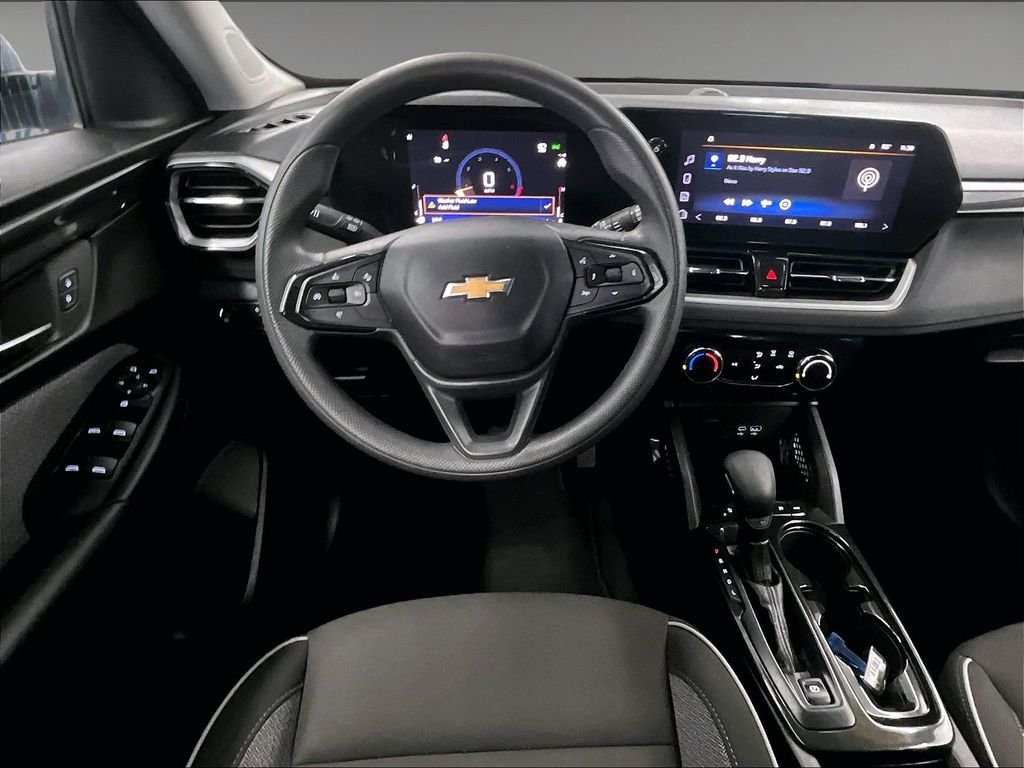 Used 2025 Sterling Gray Metallic Chevrolet LT image 17