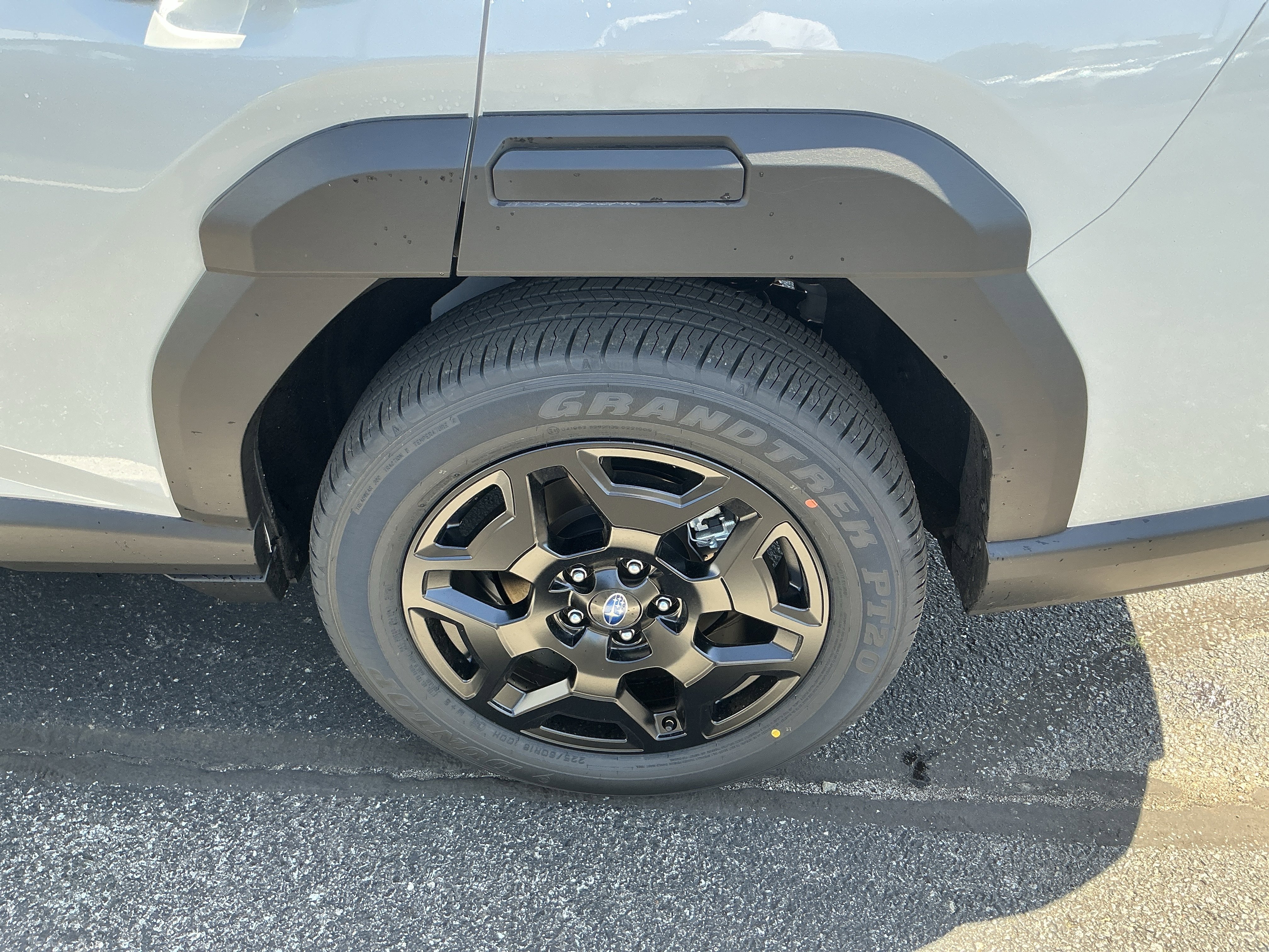 New 2026 CRYSTAL WHITE PEARL Subaru Limited image 8