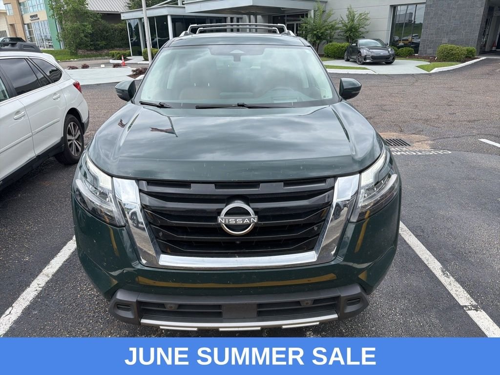 Used 2023 Green Nissan Platinum image 1
